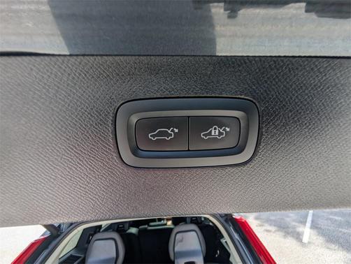 2022 Volvo XC90 T6 Momentum 7 Passenger