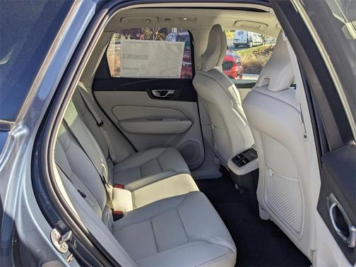 2025 Volvo XC60 B5 Ultra