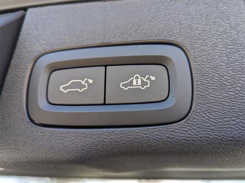 2025 Volvo XC60 B5 Ultra