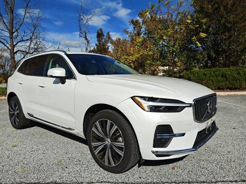 2023 Volvo XC60 Recharge Plug-In Hybrid T8 Ultimate Bright Theme