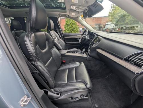 2022 Volvo XC90 T6 Inscription 6 Passenger