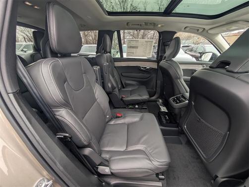 2026 Volvo XC90 B6 Ultra Dark Theme 6-Seater