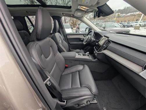 2026 Volvo XC90 B6 Ultra Dark Theme 6-Seater