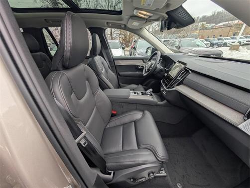 2026 Volvo XC90 B6 Ultra Dark Theme 6-Seater