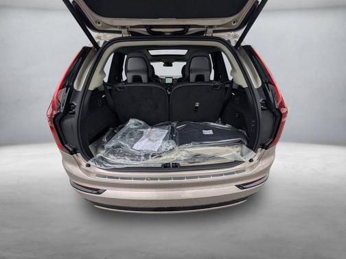 Bright 2026 Volvo XC90 B6 Ultra Dark Theme 6-Seater