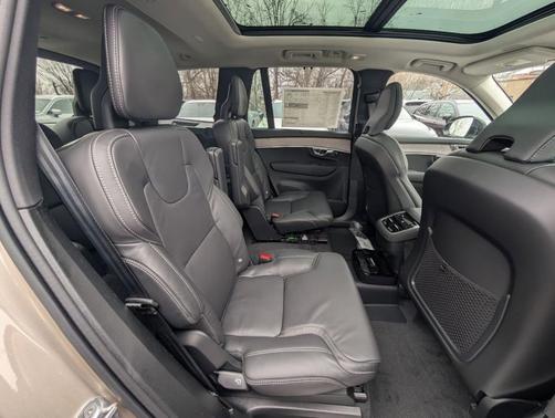 Bright 2026 Volvo XC90 B6 Ultra Dark Theme 6-Seater