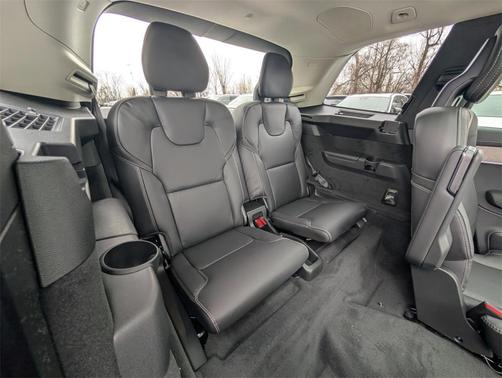 2026 Volvo XC90 B6 Ultra Dark Theme 6-Seater