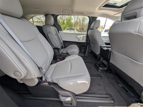 2025 Toyota Sienna XLE