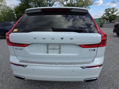 Crystal White 2021 Volvo XC60 T5 Inscription