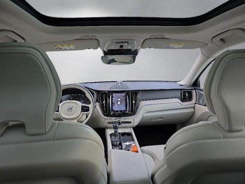Crystal White 2021 Volvo XC60 T5 Inscription