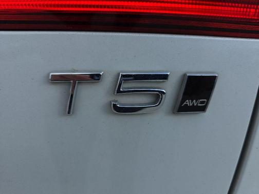 Crystal White 2021 Volvo XC60 T5 Inscription