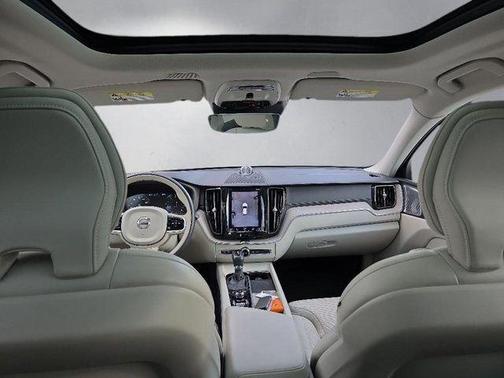 Crystal White 2021 Volvo XC60 T5 Inscription