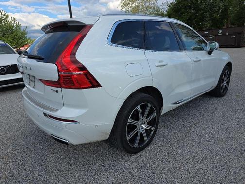 Crystal White 2021 Volvo XC60 T5 Inscription