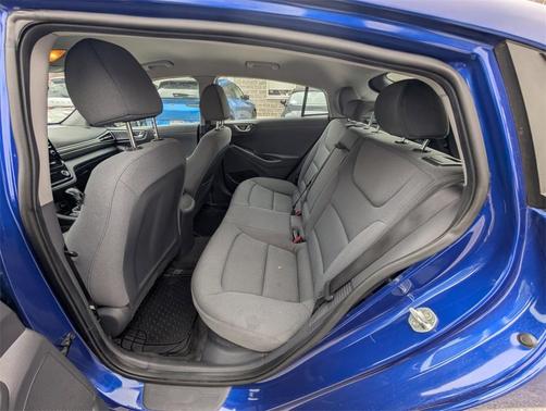 2022 Hyundai IONIQ Plug-In Hybrid SE