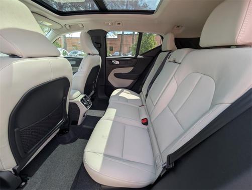 2025 Volvo XC40 B5 Plus Bright Theme