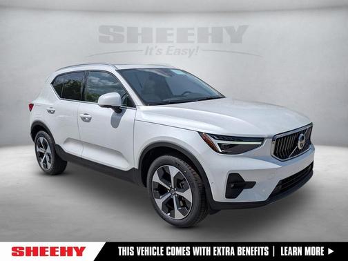 2025 Volvo XC40 B5 Plus Bright Theme