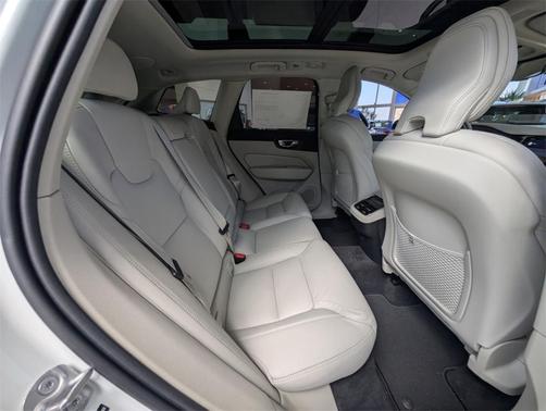 2025 Volvo XC60 B5 Ultra