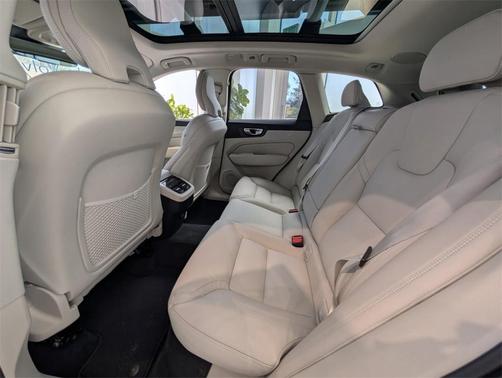 2025 Volvo XC60 B5 Ultra
