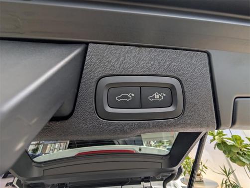 2025 Volvo XC60 B5 Ultra
