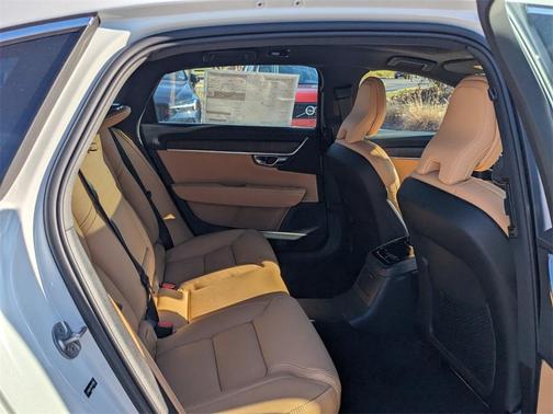 2024 Volvo S90 Recharge Plug-In Hybrid T8 Ultimate