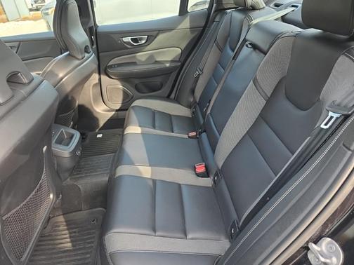 2024 Volvo S60 B5 Plus Black Edition