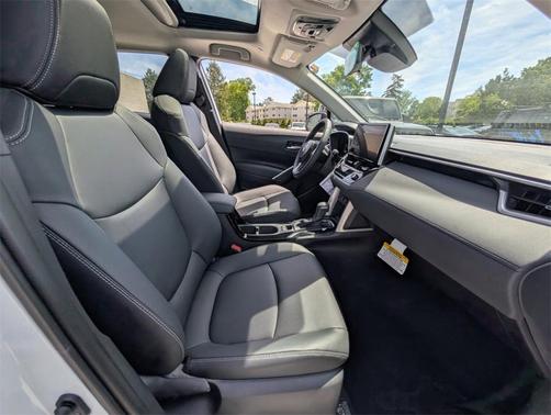 2025 Toyota Corolla Cross XLE