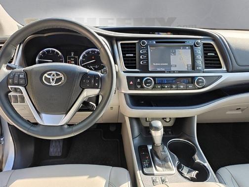 Silver Sky Metallic 2016 Toyota Highlander XLE