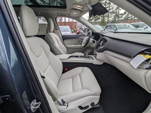 2025 Volvo XC90 Plug-In Hybrid T8 Plus 6-Seater