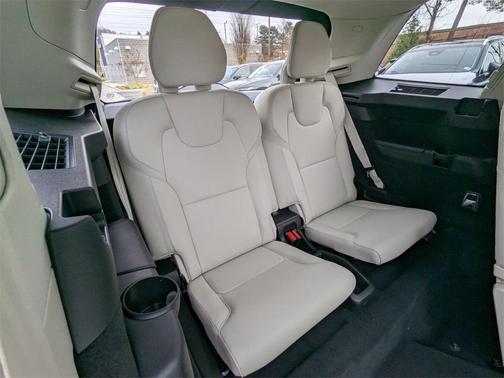 2025 Volvo XC90 Plug-In Hybrid T8 Plus 6-Seater