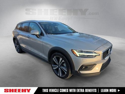 2025 Volvo V60 Cross Country B5 Plus