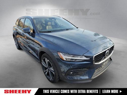 2025 Volvo V60 Cross Country B5 Plus