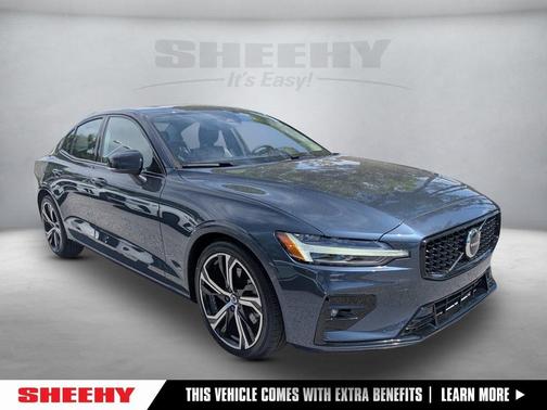 2024 Volvo S60 B5 Core Dark Theme