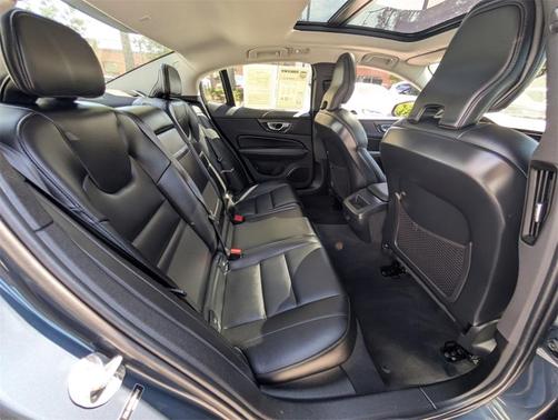 2024 Volvo S60 B5 Core Dark Theme