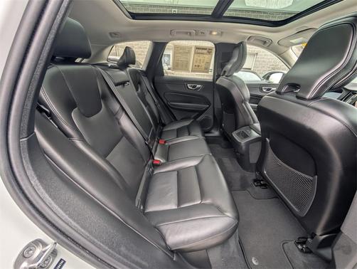 2025 Volvo XC60 B5 Core