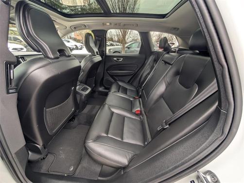 2025 Volvo XC60 B5 Core