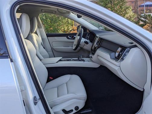 2025 Volvo XC60 Plug-In Hybrid T8 Plus