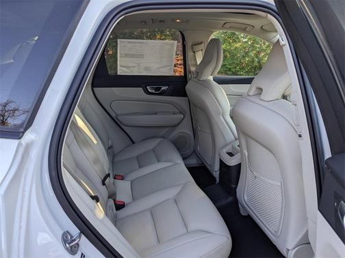 2025 Volvo XC60 Plug-In Hybrid T8 Plus