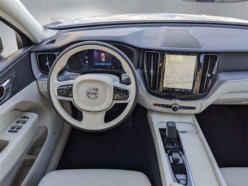 2025 Volvo XC60 Plug-In Hybrid T8 Plus
