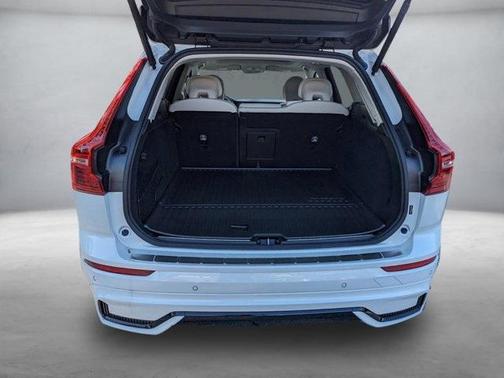 2025 Volvo XC60 Plug-In Hybrid T8 Plus