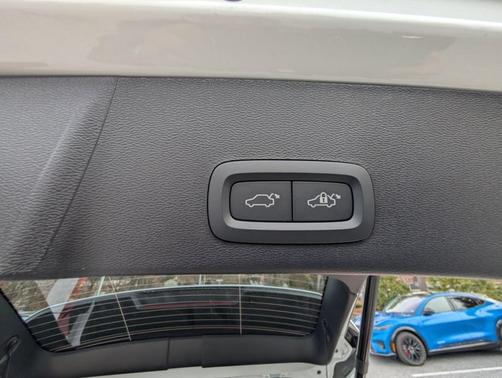 Crystal White 2026 Volvo XC40 B4 Plus