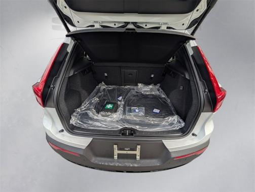 2026 Volvo XC40 B4 Plus