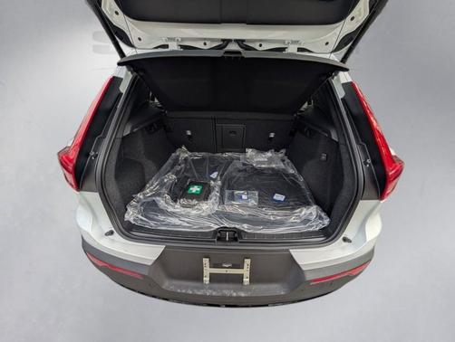 Crystal White 2026 Volvo XC40 B4 Plus