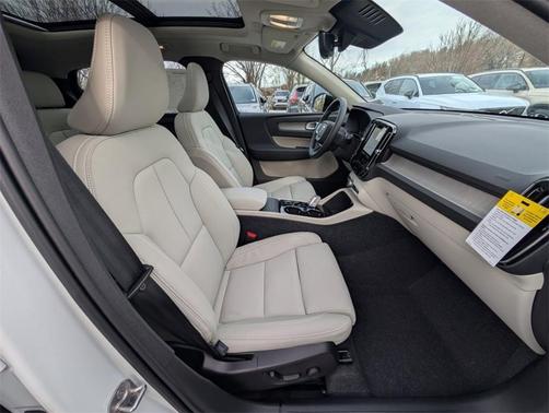 2026 Volvo XC40 B4 Plus