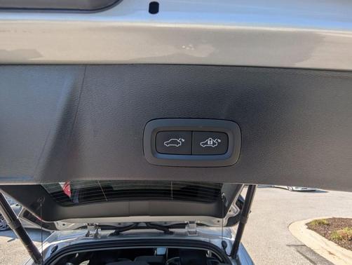 Silver 2023 Volvo XC40 B5 Ultimate Bright Theme