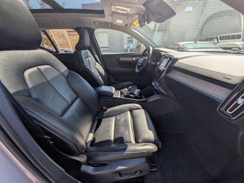 Silver 2023 Volvo XC40 B5 Ultimate Bright Theme