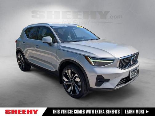 Silver 2023 Volvo XC40 B5 Ultimate Bright Theme