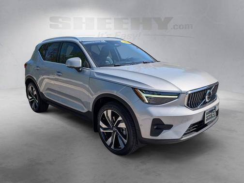 Silver 2023 Volvo XC40 B5 Ultimate Bright Theme