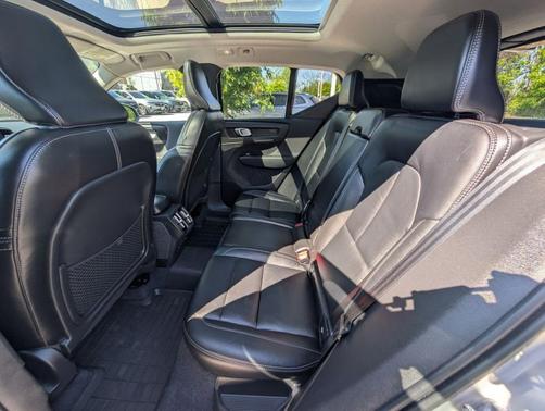 Silver 2023 Volvo XC40 B5 Ultimate Bright Theme