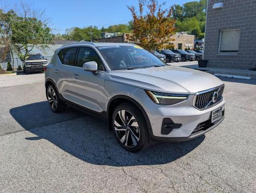 Silver 2023 Volvo XC40 B5 Ultimate Bright Theme