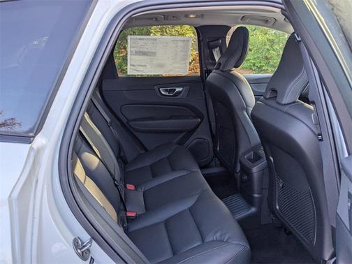 2024 Volvo XC60 Recharge Plug-In Hybrid T8 Plus Dark Theme